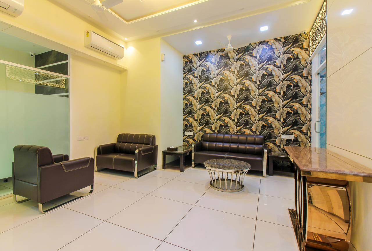 Fabhotel Laaiba Residency Мумбай Екстериор снимка